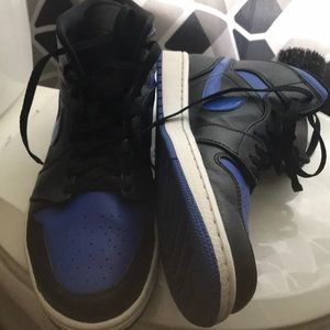 Air Jordan 1 MID